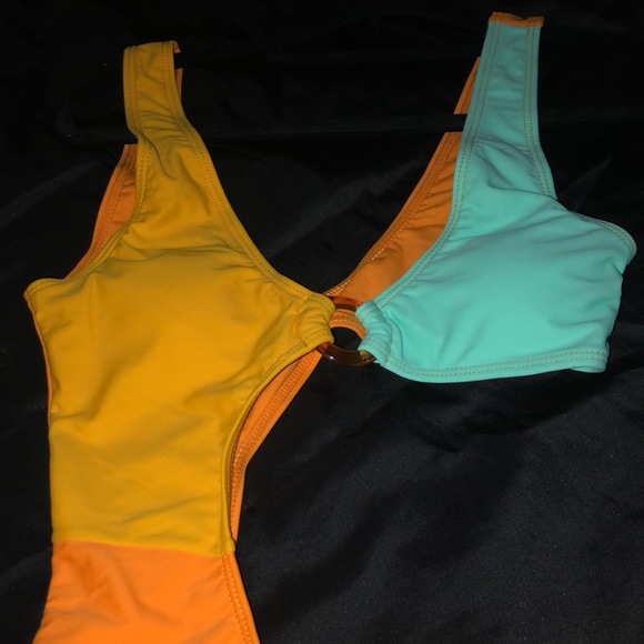 Boutique-Side Out SunnyD Colorblock Swimsuit - Picture 8 of 10